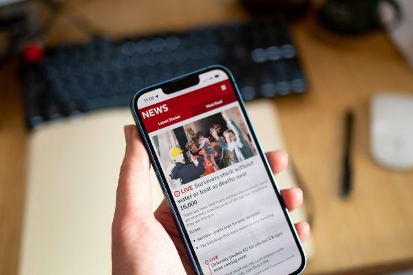 Pourquoi privilégier les solutions d'information des actualités en ligne